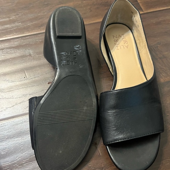 Black leather open toed flats - Picture 2 of 3